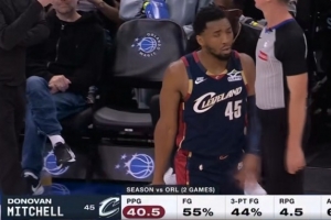 米切尔本赛季2次面对魔术场均砍下40.5分 面对单一对手赛季最高分 - 资讯配图