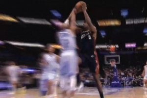 精准制导！哈登长传输送炮弹 托布接球冲击打成2+1 - 资讯配图