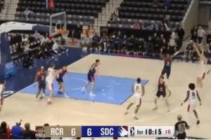 火力全开！杨瀚森一上来就连续进攻 2分钟3中3连得7分 - 资讯配图