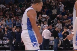 违禁动作或被罚款！贝恩关键命中关键三分后跳起大蛋舞庆祝动作 - 资讯配图