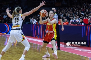传球还不错！张曼曼4中2&三分3中1拿到7分 送出5助攻且没有失误 - 资讯配图