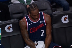 可以歇歇了！战神卡子哥连砍18分打停森林狼 浑身都是汗！ - 资讯配图