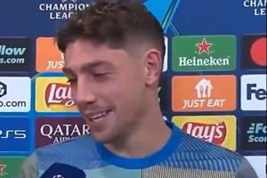 记者晒手机图：金球奖是你的！巴尔韦德调侃：手机也是给我的吗？ - 资讯配图