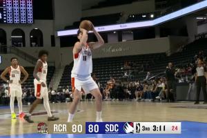 得分G联盟生涯新高！杨瀚森顶开防守上篮 紧接着再进勾手11中11！ - 资讯配图