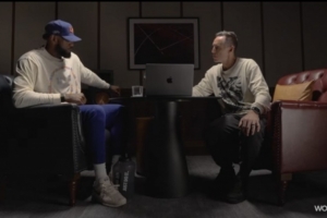 詹姆斯:只要辅助手伸直了推开对手就是进攻犯规 可以用肩膀对抗 - 资讯配图