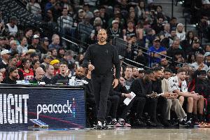 解说:火箭外线没有三分威胁牵制 空间问题又一次导致失利 - 资讯配图