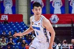 方硕：麦基的策应能力还未完成展现 还得继续磨合让他特点最大化 - 资讯配图