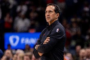 Skip：斯波为阿德巴约鼓掌时心不在焉 他知道这是NBA的耻辱 - 资讯配图