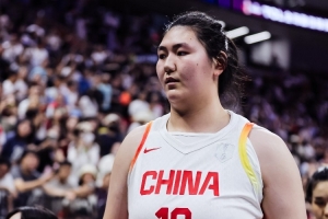 媒体人：张子宇篮下成功率太高了 比利时不打阵地战在外面投三分 - 资讯配图