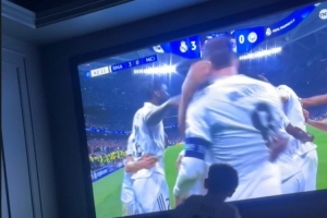 贝尔家中观看皇马vs曼城，社媒晒照庆祝皇马取胜：Hala Madrid！ - 资讯配图