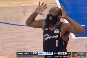 登哥好急！关键球权判给魔术 哈登跟裁判争辩：我拿命保证！ - 资讯配图