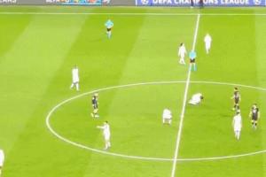 赛后维蒂尼亚找恩佐聊天被其一把推开,维蒂尼亚持续沟通解释 - 资讯配图