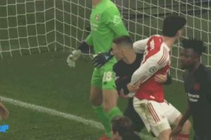 有点严！哈弗茨与格里马尔多角球中有身体接触，各染一黄 - 资讯配图