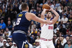 解说：谢泼德在场还让杜兰特持球 乌度卡对KD有执念&在高原缺氧？ - 资讯配图