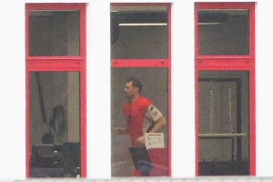 德媒：拜仁门将诺伊尔今天在健身房进行了恢复性训练 - 资讯配图