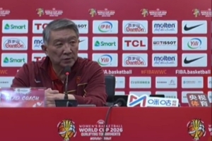 宫鲁鸣：我们有世界级的内线 但只有内线没有外线 攻守平衡也不行 - 资讯配图