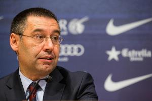 巴托梅乌:我最痛心梅西离开巴萨,为留住球星不得不开较高的薪资 - 资讯配图