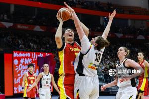 经得起考验！张子宇无解内线进攻18分钟贡献20+11 正负值+9 - 资讯配图