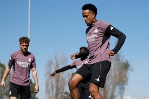 官方:皇马今日训练备战埃尔切,米利唐回归 - 资讯配图