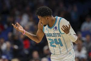 布兰登·米勒单赛季连续44场投进三分 超“大胡子”成黄蜂队史第1 - 资讯配图