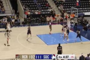 可惜了~杨瀚森空接不中 但自己补篮再进！15中14已砍31分 - 资讯配图