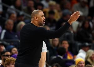 乌度卡:我们没能保持专注让我有些失望 球员因投不进而垂头丧气 - 资讯配图