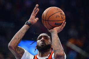 攻防俱佳！琼斯半场4中4&罚球4中4一个都不丢得12分 另有4次抢断 - 资讯配图