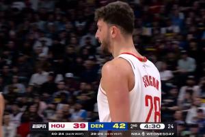 活久见！申京撅腚太久了 被吹背身五秒违例！ - 资讯配图