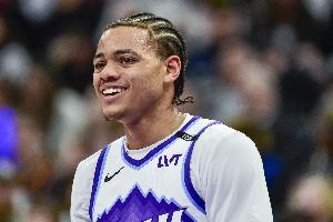 传统艺能?爵士官方:基昂特·乔治右腿筋拉伤 本场将不会回归 - 资讯配图