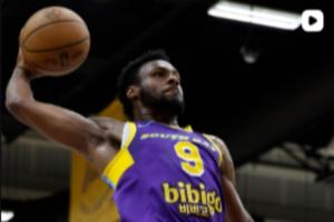 这球太帅了！布朗尼G联盟钻人缝过人迅猛暴起潇洒劈扣！ - 资讯配图