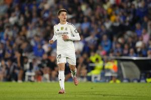 居莱尔本场数据：1次关键传球，8次对抗5次成功，获评6.9分 - 资讯配图