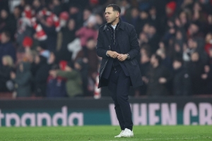 邮报:罗塞尼尔选择约恩森却自食苦果,主场逆转希望渺茫 - 资讯配图