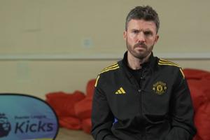 卡里克：处理压力是梅努真正的天赋 信任青训是曼联的重要部分 - 资讯配图