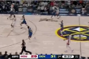 和瓦兰比百米呢？申京加速狂奔快下接球扣篮得分 - 资讯配图