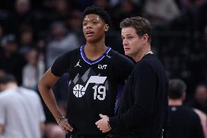 先展示实力再输球！爵士一度领先18分&最多落后22分 最终输17分 - 资讯配图