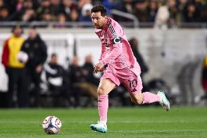 足坛历史射手榜:C罗965球居首,梅西899球第2,贝利第3独狼第4 - 资讯配图