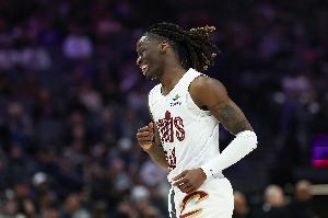 艰难续命！基翁·埃利斯外线开炮连中3记三分 帮助球队缩小分差 - 资讯配图