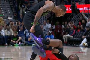 极致的羞辱！穆雷晃倒谢德 随后站着怒喷躺地的谢德 - 资讯配图