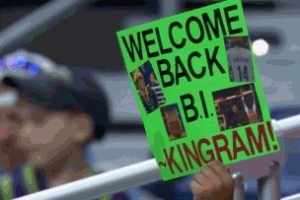 重返新奥尔良！鹈鹕大屏幕致敬英格拉姆 现场球迷欢呼 - 资讯配图