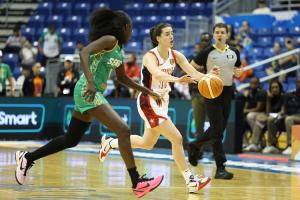 克拉克美国女篮首秀替补砍17分12助 一数据仅次于王思雨排历史第2 - 资讯配图