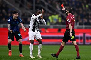 意媒：由于对尤文假摔后积极道歉，巴斯托尼入选卡姆纳玫瑰奖提名 - 资讯配图