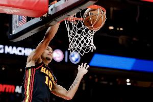 状元实力！里萨谢半场15分钟9中5砍16分8篮板 三分4中3 - 资讯配图