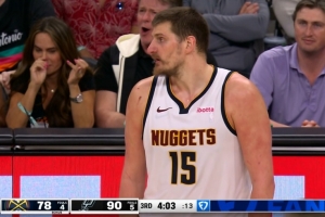 血亏！约基奇被吹进攻犯规 掘金挑战失败&主帅还赔上技犯 - 资讯配图