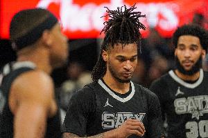 差的可是不少!掘金半场三分球20中4&马刺27中11 单项输21分 - 资讯配图