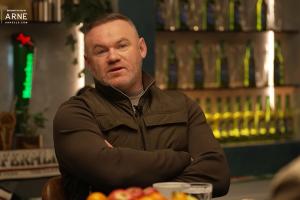 鲁尼：这赛季看了两场巴萨，英超的节奏和强度对他们来说太难了 - 资讯配图