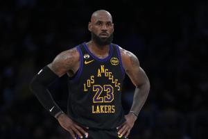 不抢戏！詹姆斯复出高效贡献18分7板7助2断1帽 - 资讯配图