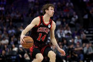 正负值-25最低！布泽利斯19中7拿到22分6板 三分11中4 - 资讯配图