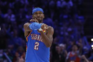 亚历山大：我比赛中不看数据 听到球迷欢呼才知自己破纪录了 - 资讯配图