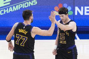 东契奇成队史第三位单场50+10+5+5三分的球员 比肩科比&里夫斯 - 资讯配图