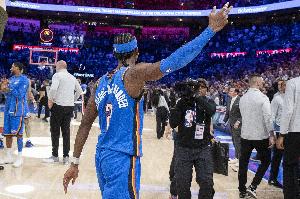 记者:SGA太超模 最后时刻连中距离 那就是当世最佳球员的水准 - 资讯配图